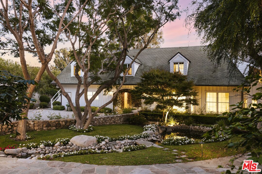 6825 Zumirez Dr