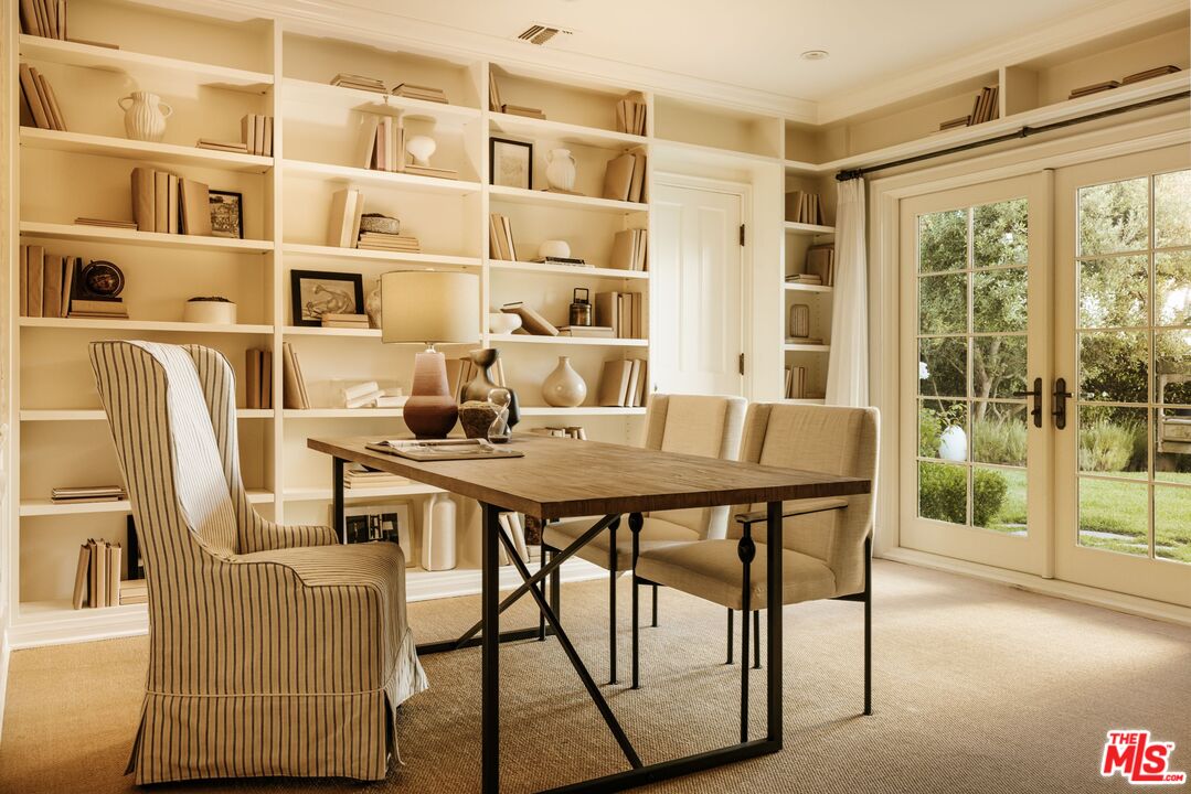 6825 Zumirez Dr