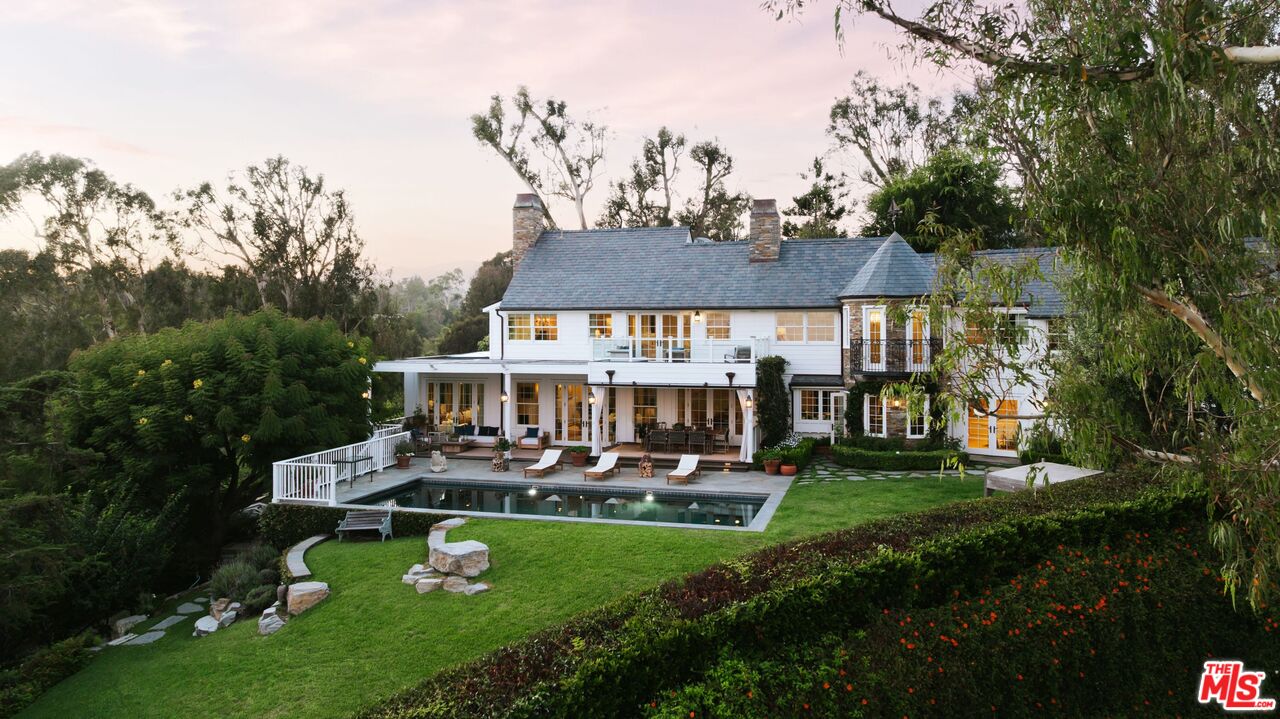6825 Zumirez Dr