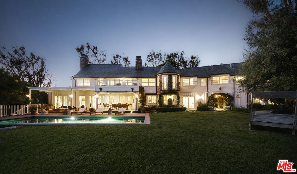 6825 Zumirez Dr