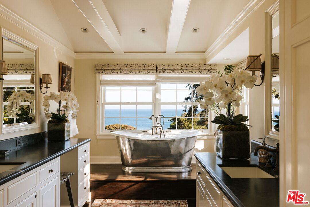 6825 Zumirez Dr