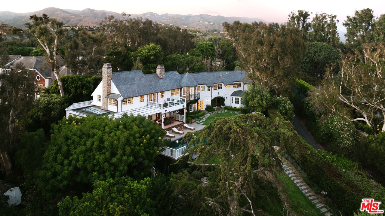 6825 Zumirez Dr
