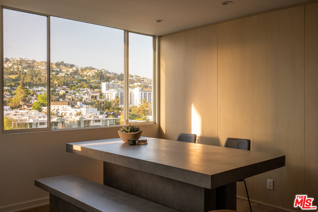 818 N Doheny Dr Unit: 1107