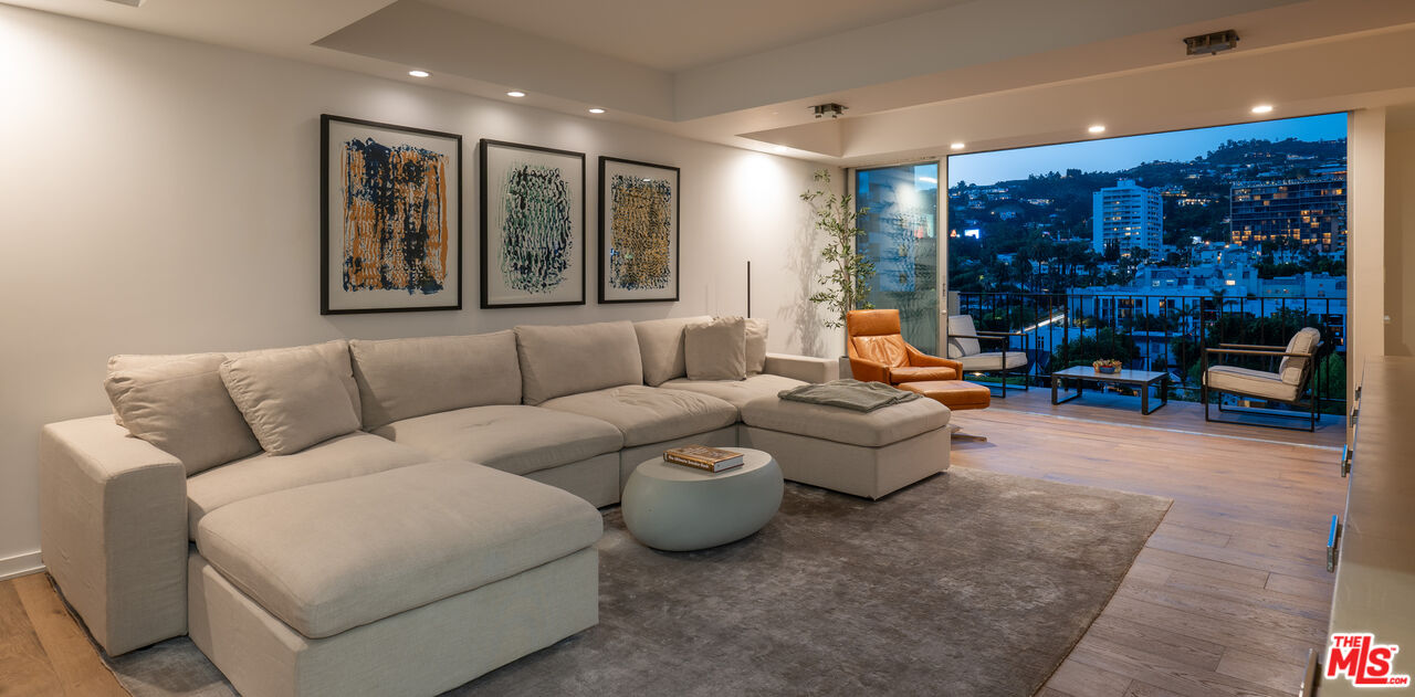 818 N Doheny Dr Unit: 1107