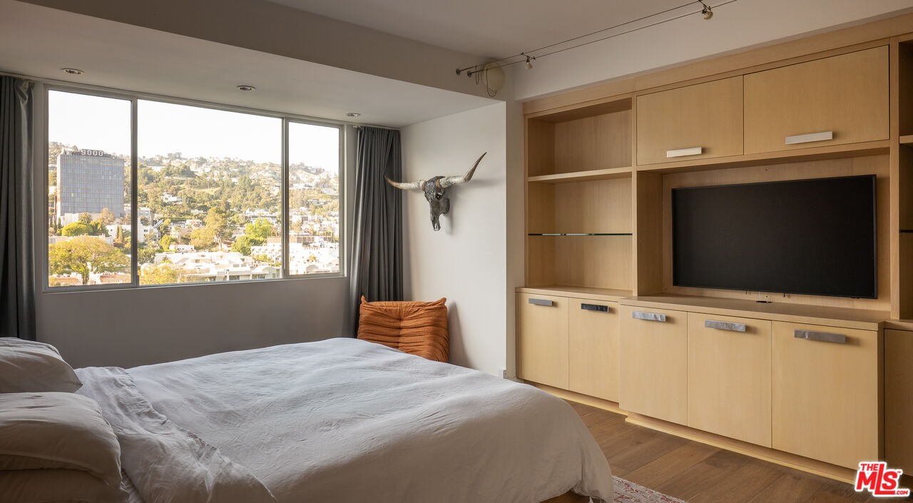 818 N Doheny Dr Unit: 1107