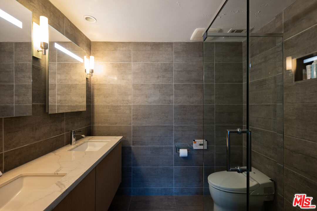 818 N Doheny Dr Unit: 1107