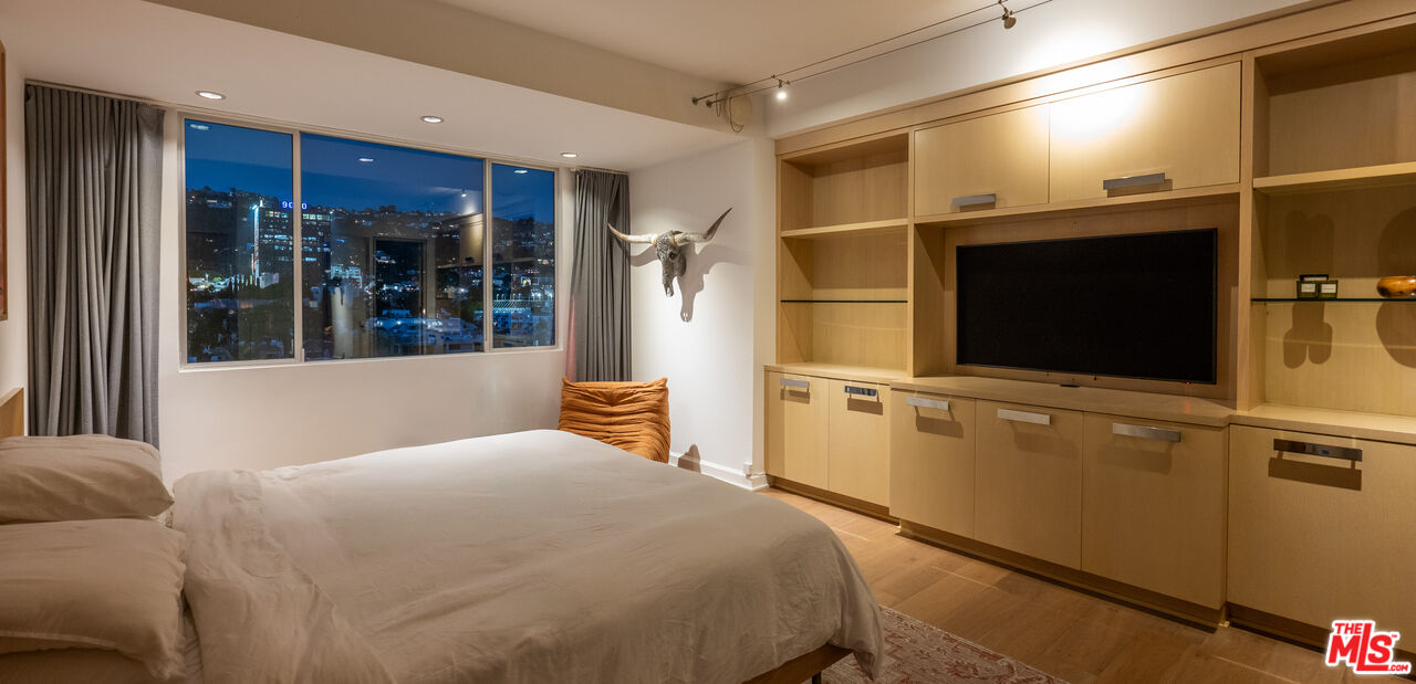 818 N Doheny Dr Unit: 1107