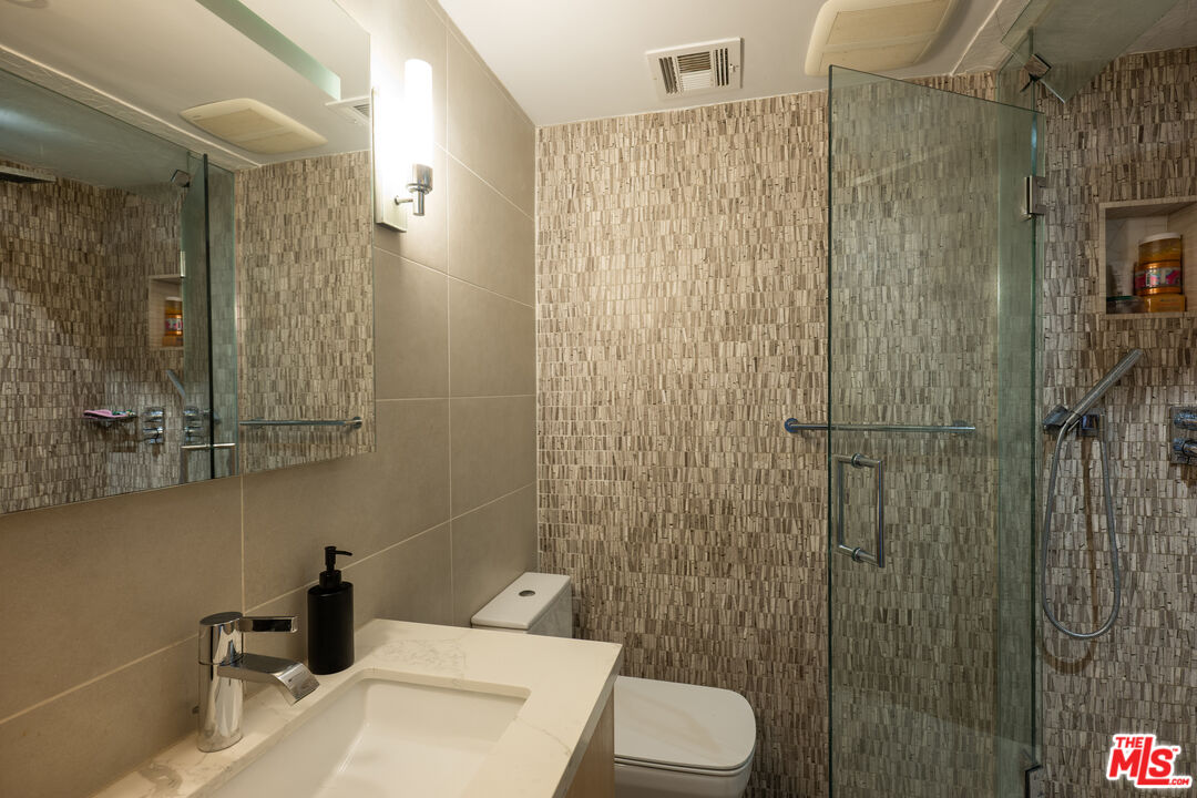 818 N Doheny Dr Unit: 1107