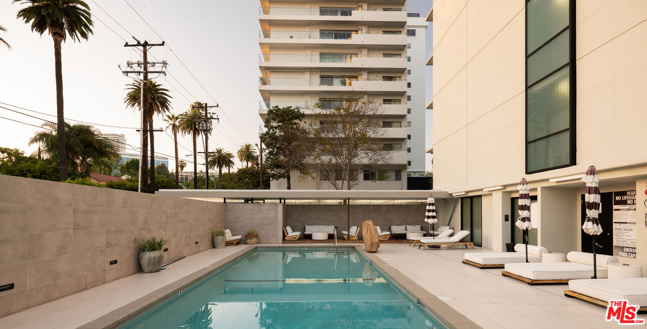 818 N Doheny Dr Unit: 1107