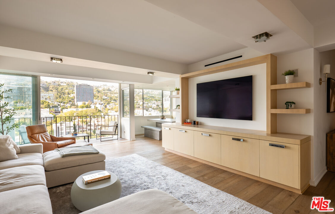 818 N Doheny Dr Unit: 1107
