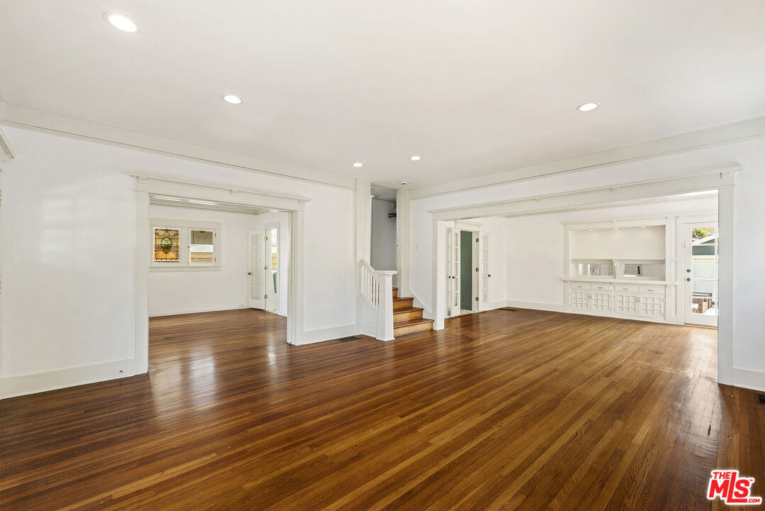 358 N Ridgewood Pl