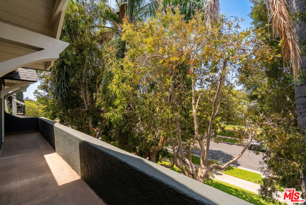 358 N Ridgewood Pl