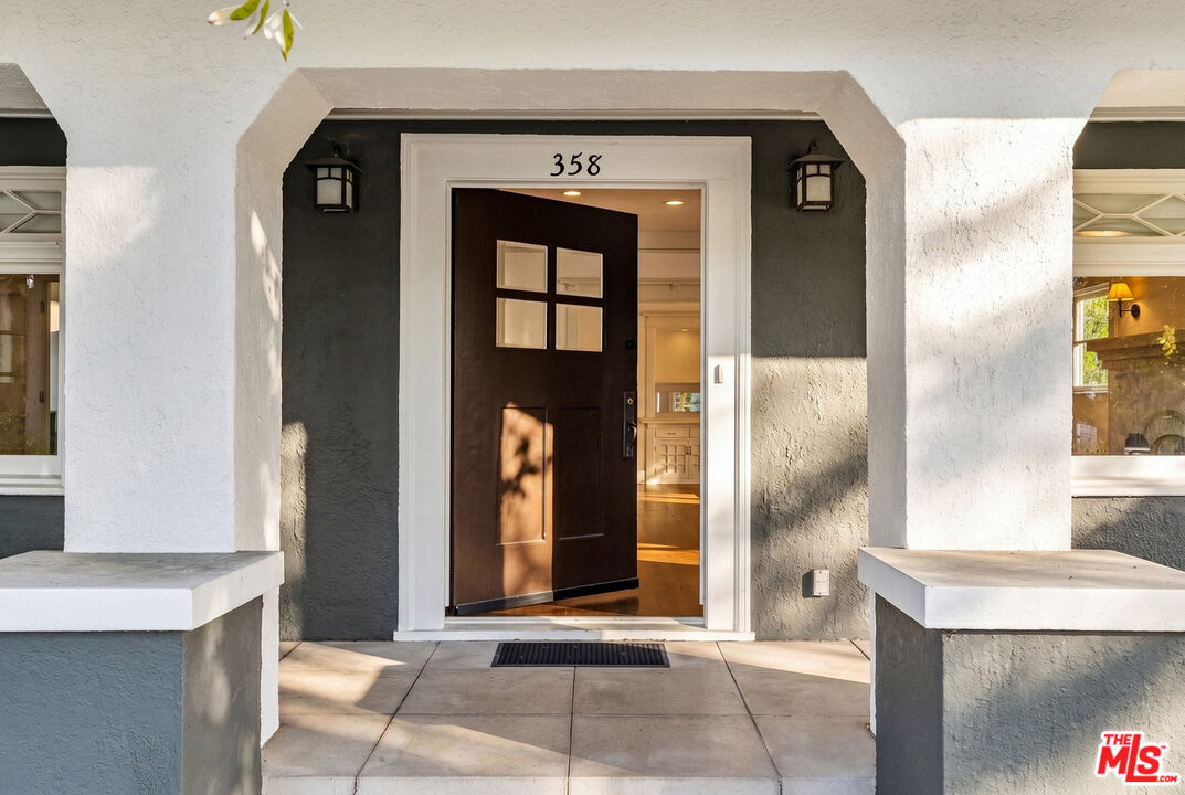 358 N Ridgewood Pl