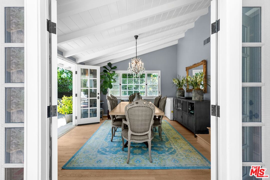 3820 Mandeville Canyon Rd