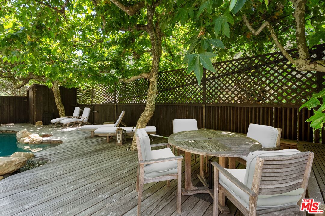 3820 Mandeville Canyon Rd