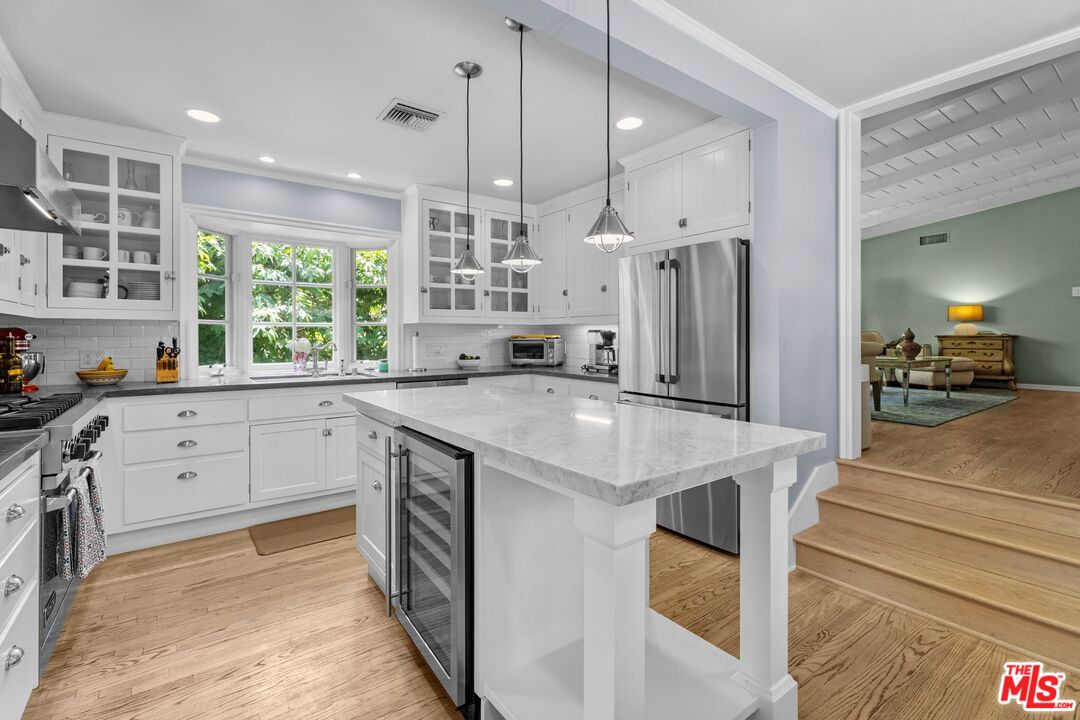 3820 Mandeville Canyon Rd