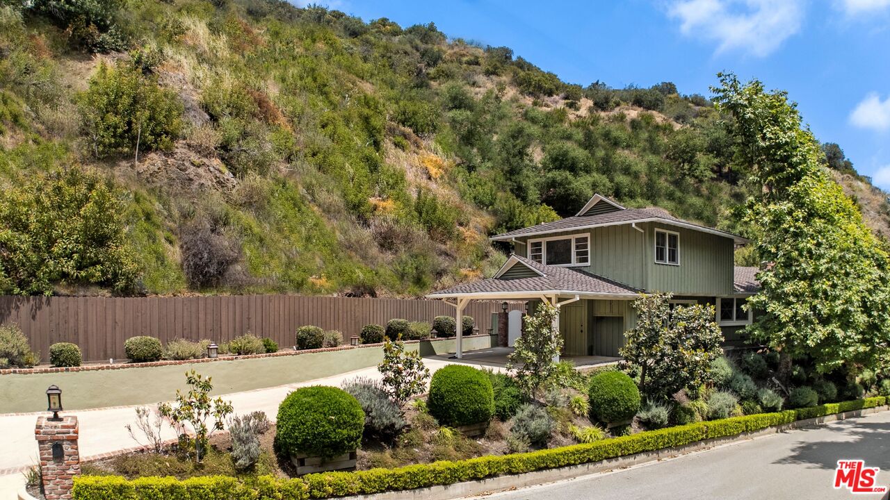 3820 Mandeville Canyon Rd