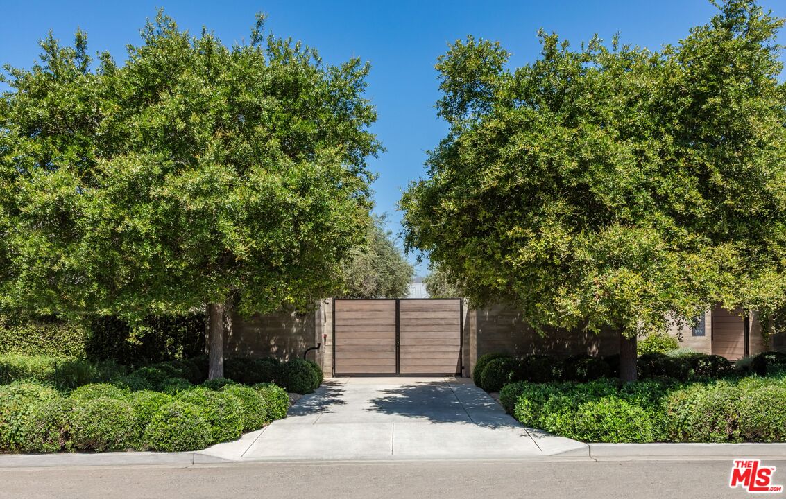 859 Woodacres Rd