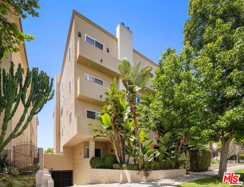 2255 Fox Hills Dr Unit: 200