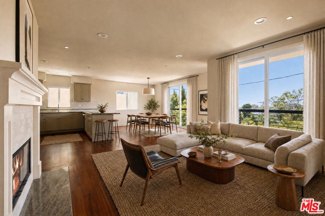 2255 Fox Hills Dr Unit: 200