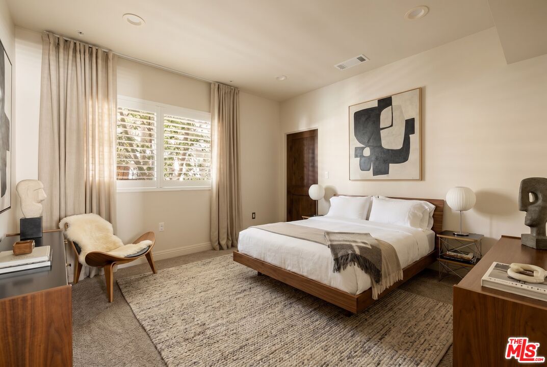 2255 Fox Hills Dr Unit: 200