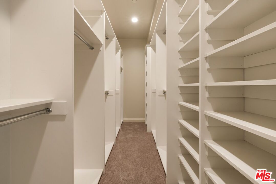 2255 Fox Hills Dr Unit: 200