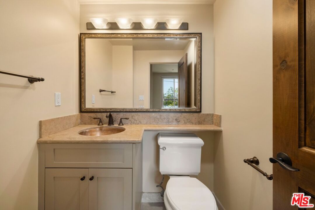 2255 Fox Hills Dr Unit: 200