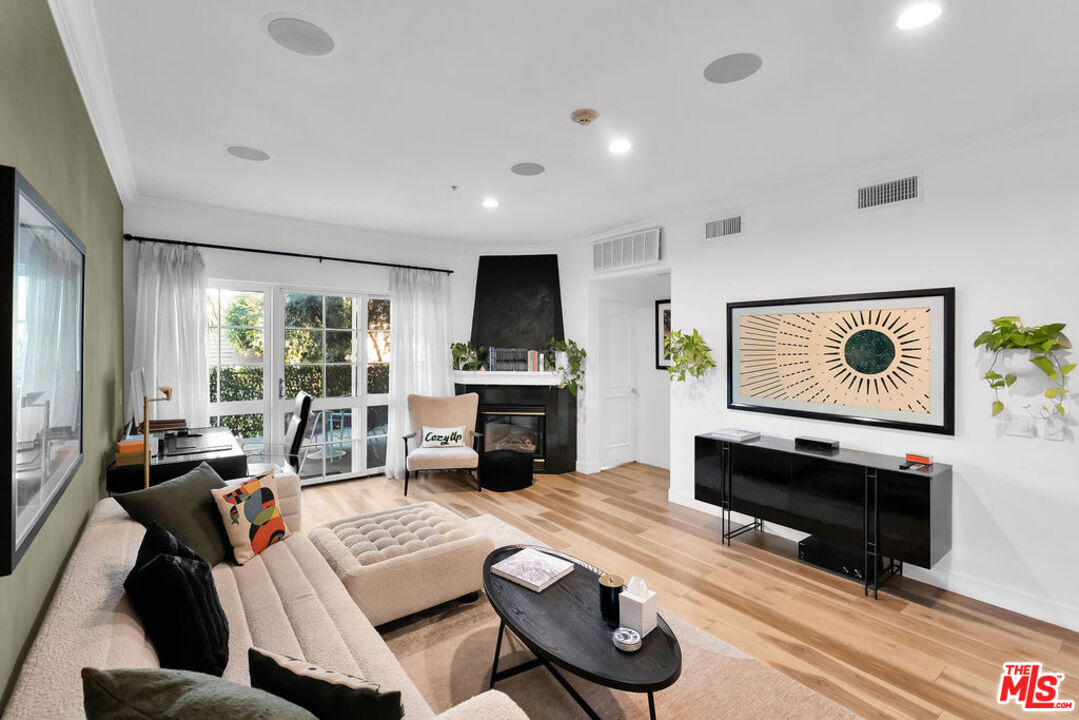 851 N San Vicente Blvd Unit: 121