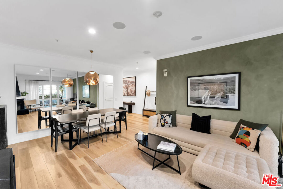 851 N San Vicente Blvd Unit: 121