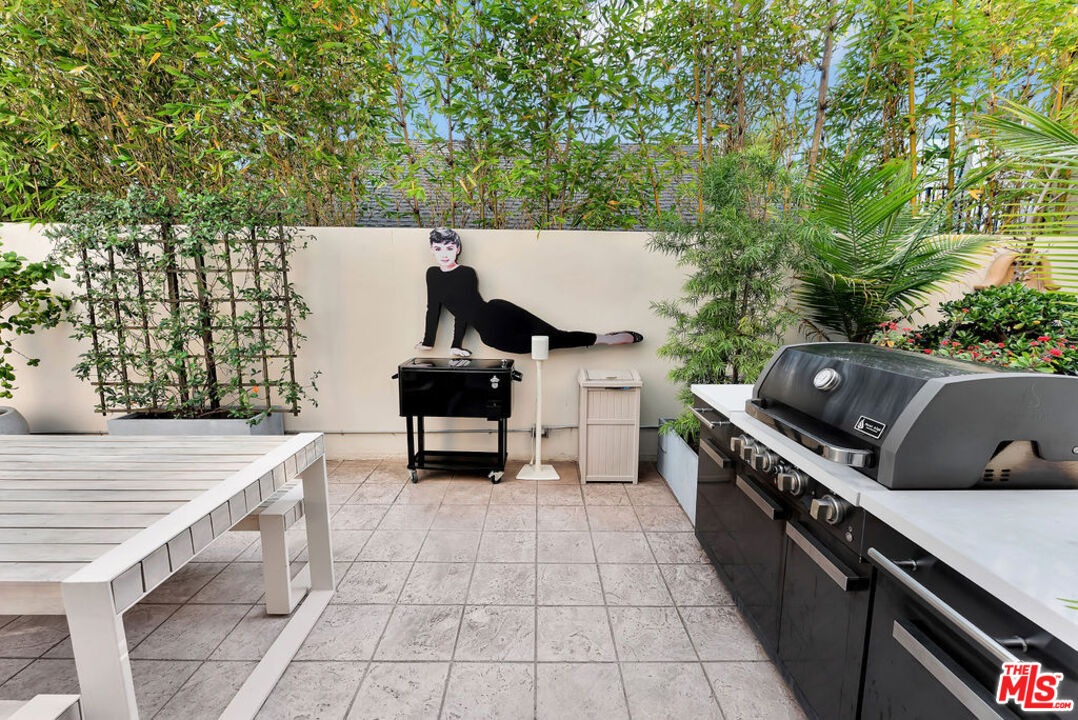 851 N San Vicente Blvd Unit: 121