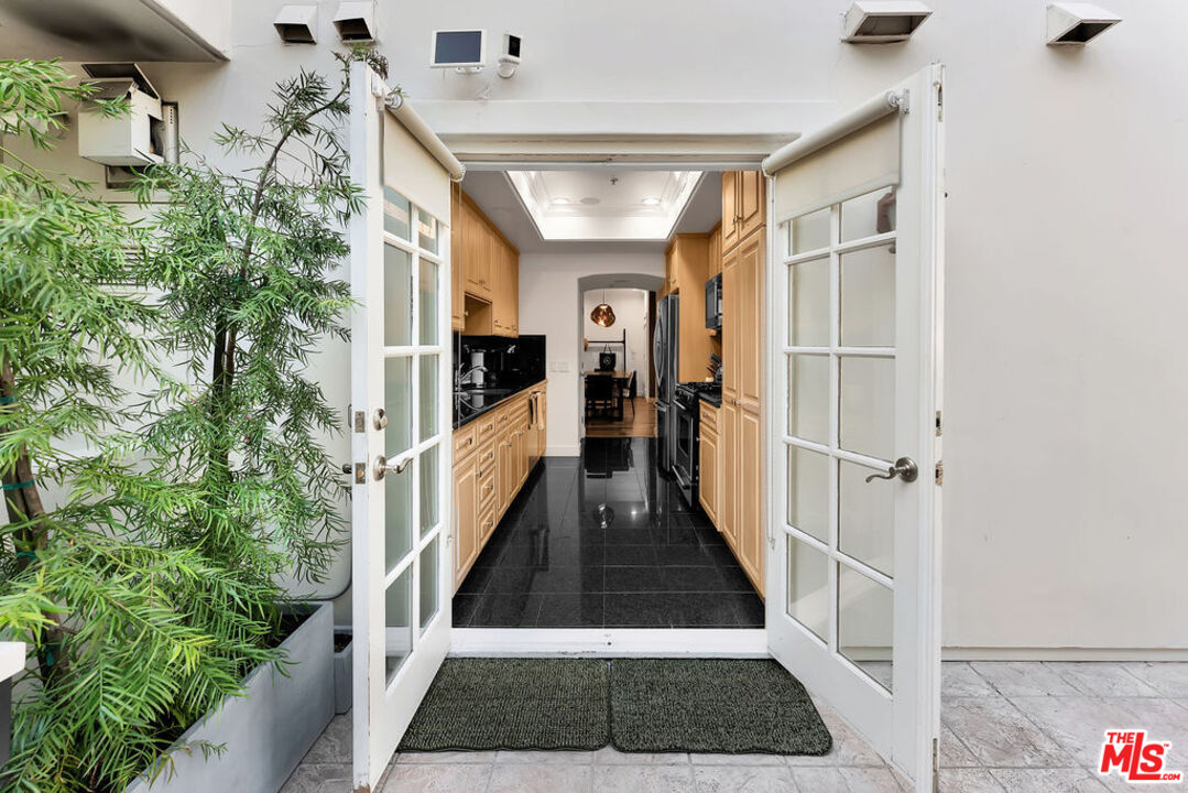 851 N San Vicente Blvd Unit: 121