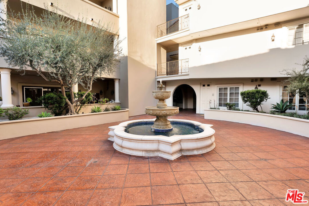 851 N San Vicente Blvd Unit: 121
