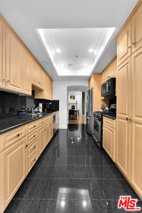 851 N San Vicente Blvd Unit: 121
