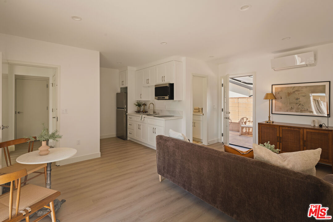 130 E Gainsborough Rd