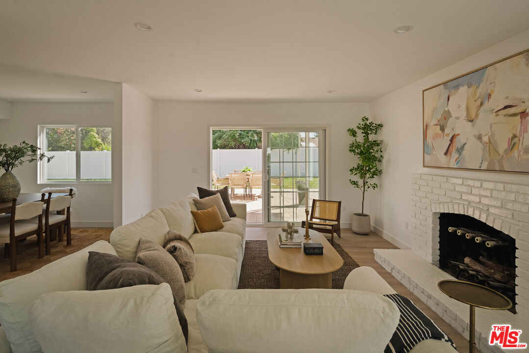 130 E Gainsborough Rd