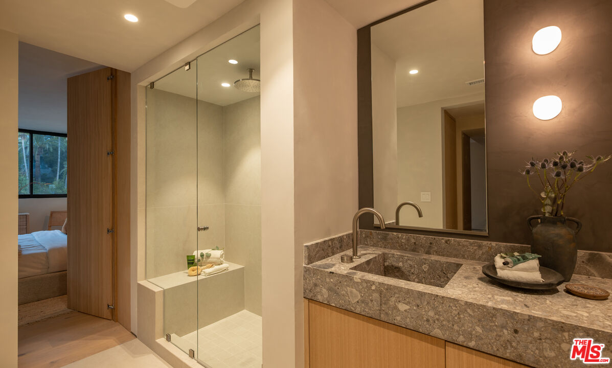 8787 Shoreham Dr Unit: 901
