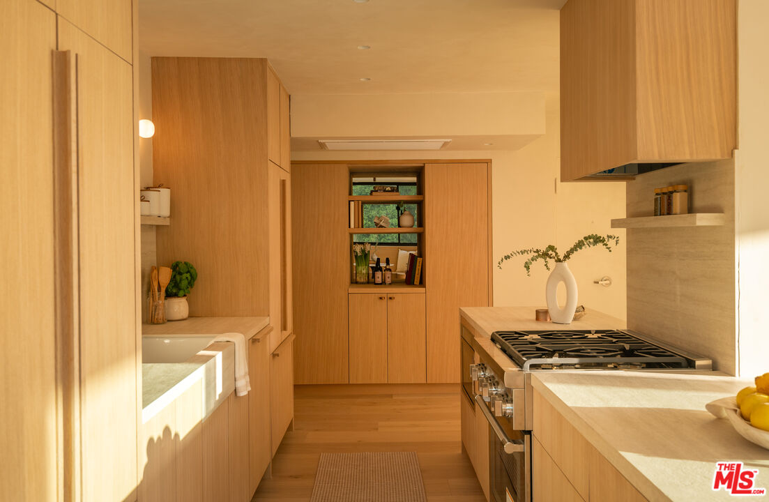 8787 Shoreham Dr Unit: 901