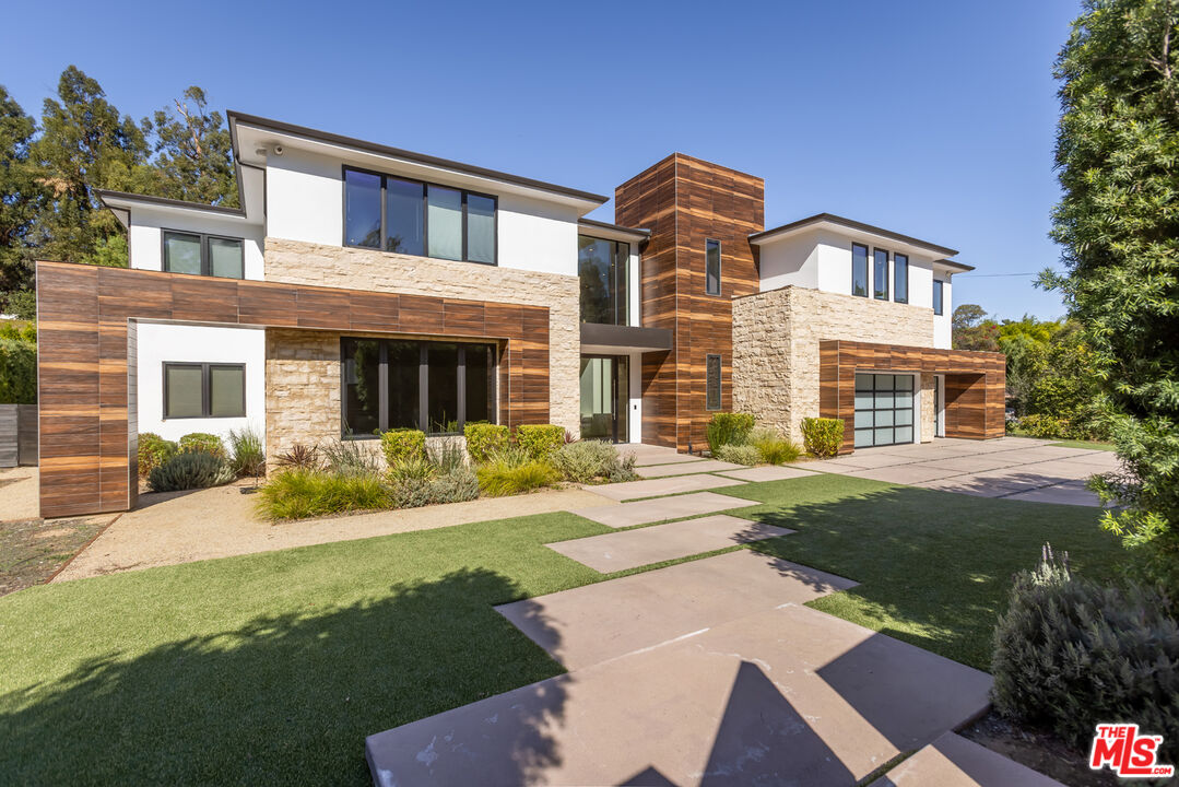 4607 Vanalden Ave