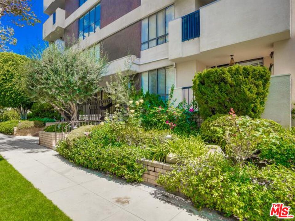 150 N Almont Dr Unit: 203