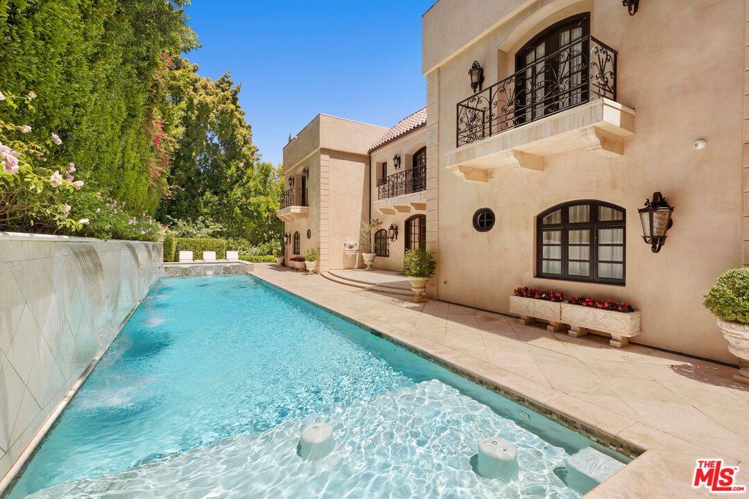 9541 Sunset Blvd