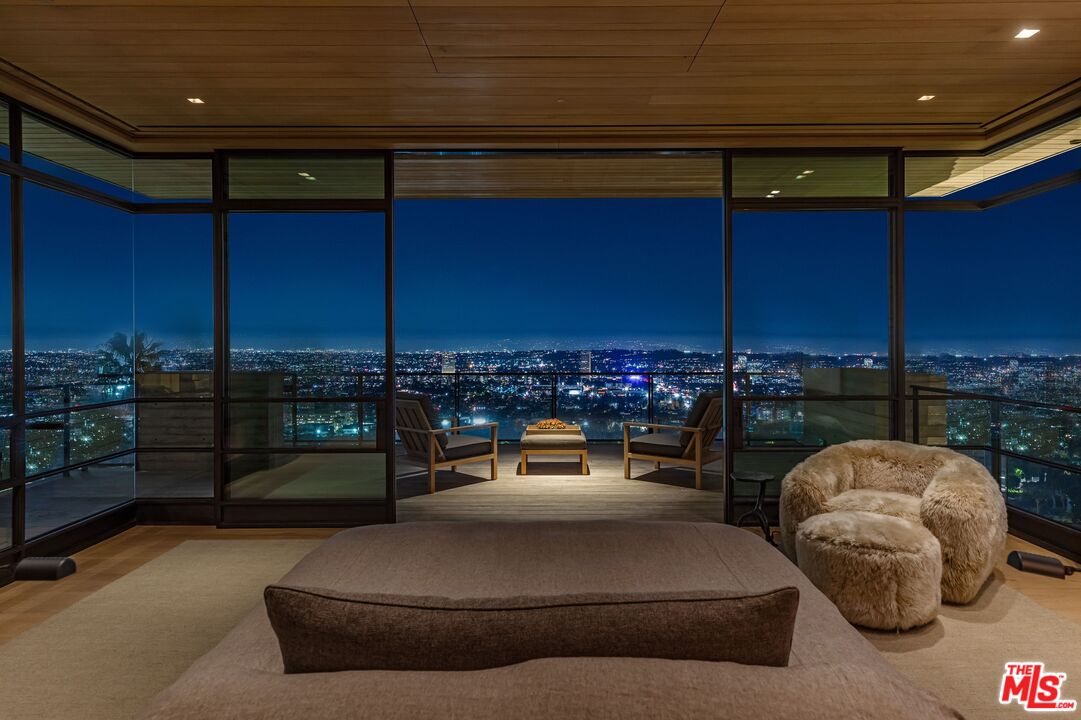 7661 Curson Ter