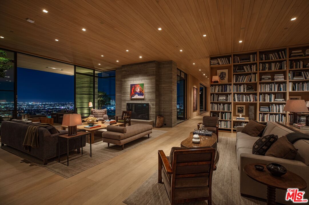 7661 Curson Ter