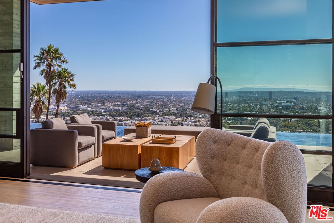 7661 Curson Ter