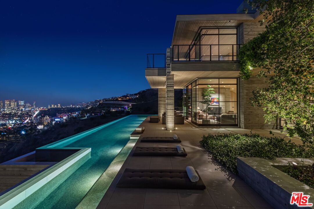 7661 Curson Ter