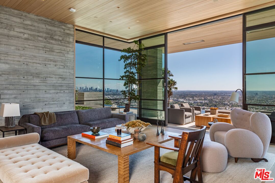 7661 Curson Ter