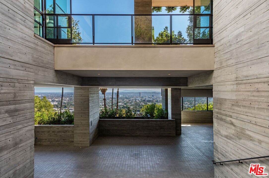 7661 Curson Ter
