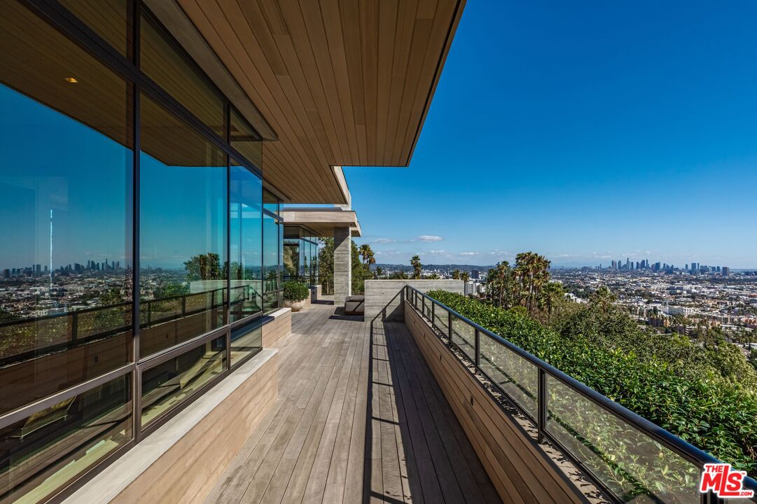 7661 Curson Ter