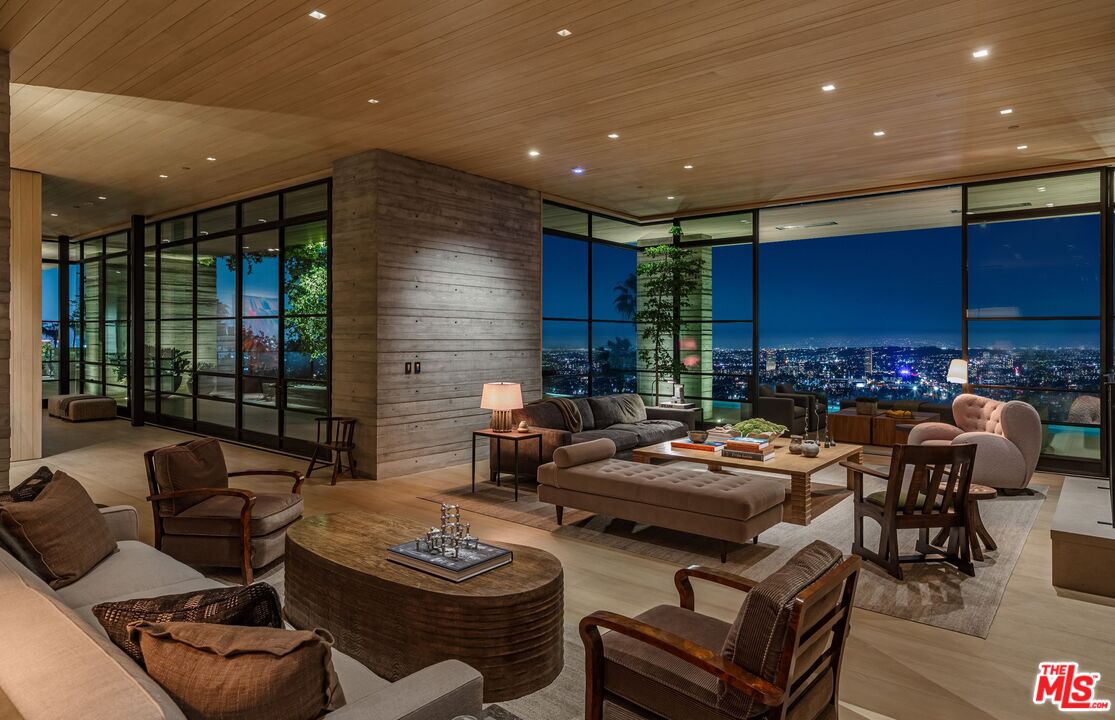 7661 Curson Ter