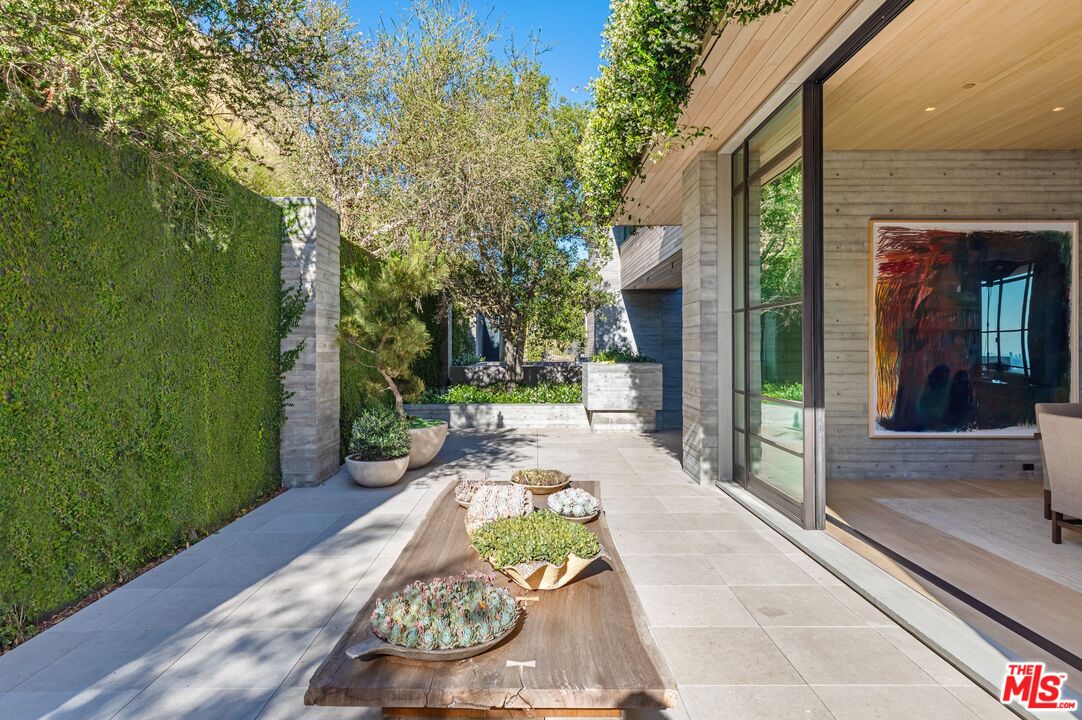 7661 Curson Ter
