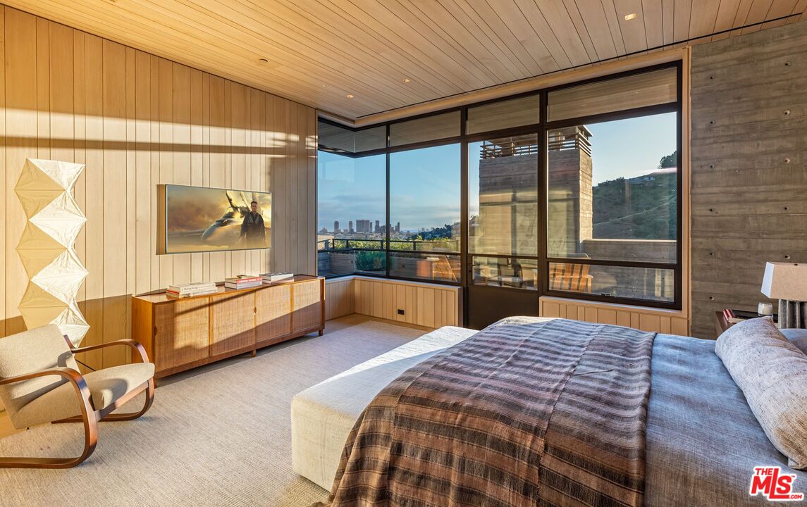 7661 Curson Ter